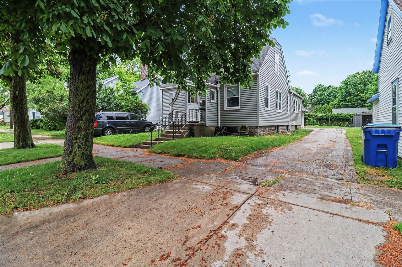286 3rd Street Manistee, MI 49660 - Photo 17 of 27