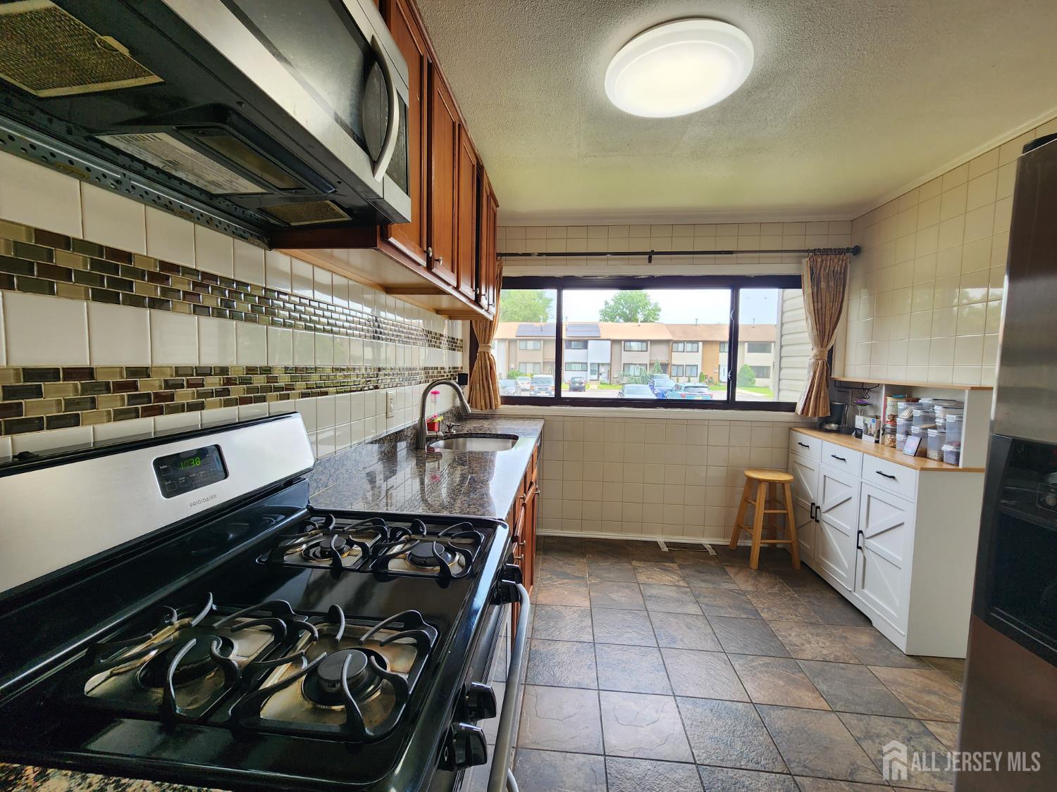 74 Probasco Road East Windsor, NJ 08520 - Photo 3 of 34