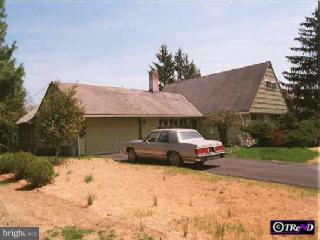 28 Sugarplum Road Levittown, PA 19056 - Photo 1 of 1 Gallery Image 1