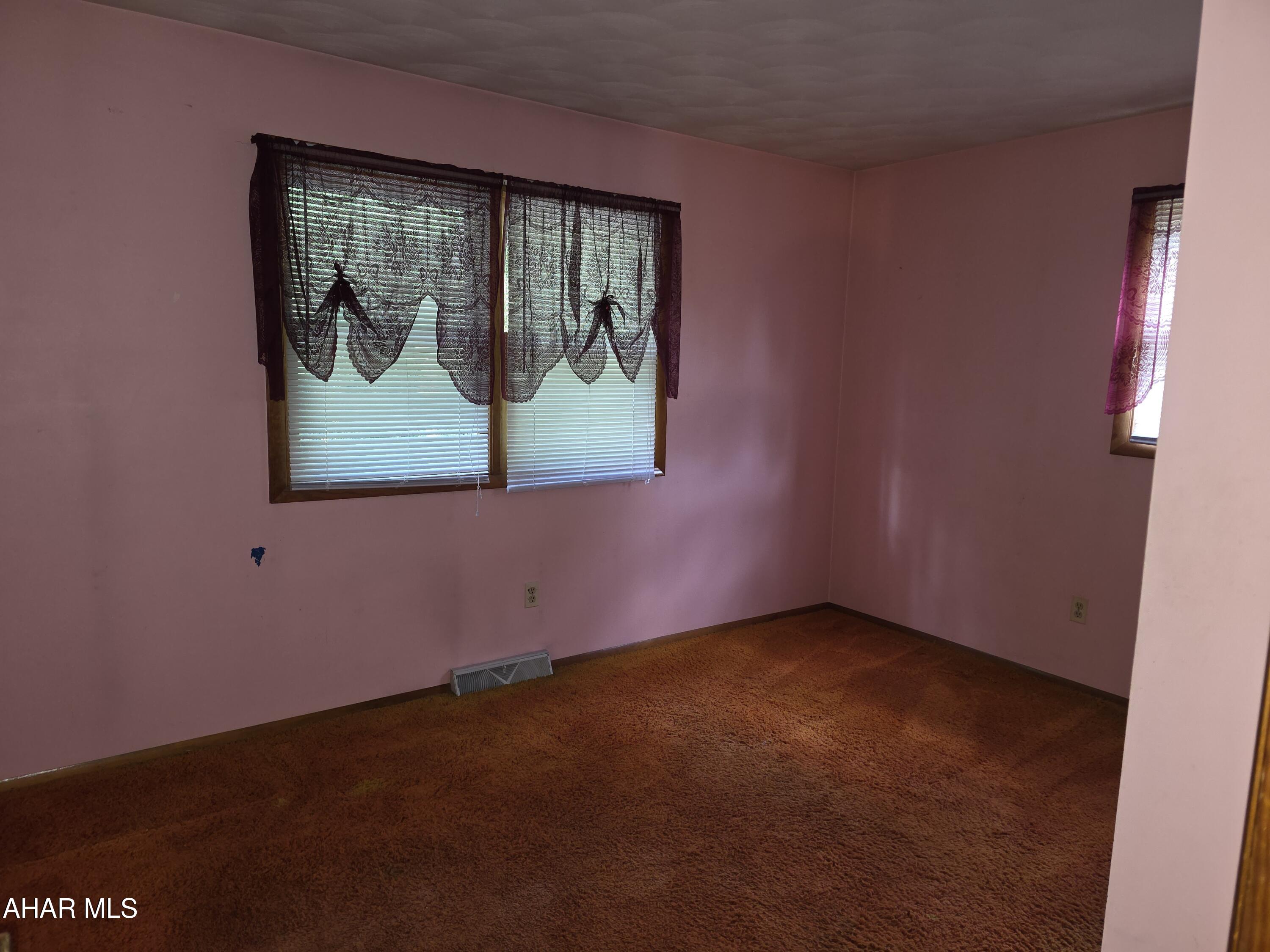335 6th Street Tyrone, PA 16686 - Photo 8 of 15