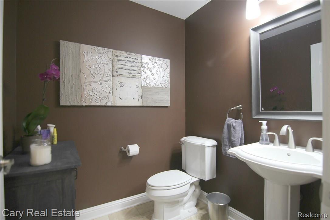 337 Timber Ridge Drive Highland, MI 48357 - Photo 8 of 30 Timber Ridge Dr Half Bath.jpg