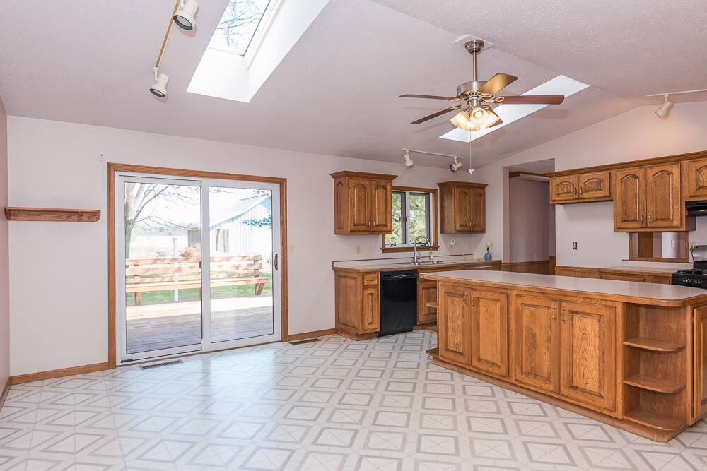 56582 Territorial Road Decatur, MI 49045 - Photo 13 of 46 Dining