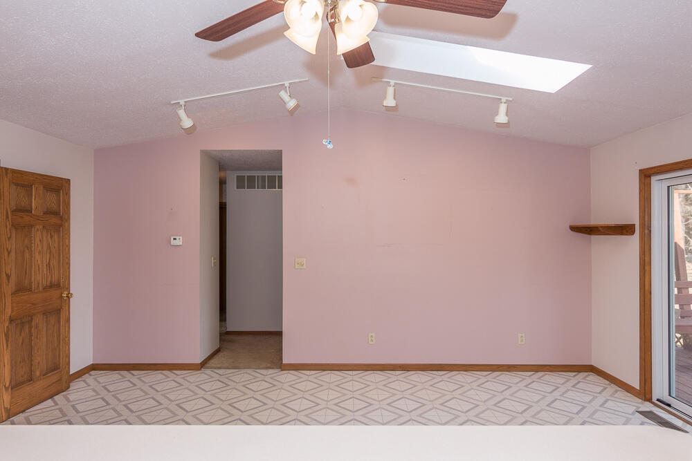 56582 Territorial Road Decatur, MI 49045 - Photo 15 of 46 Dining b