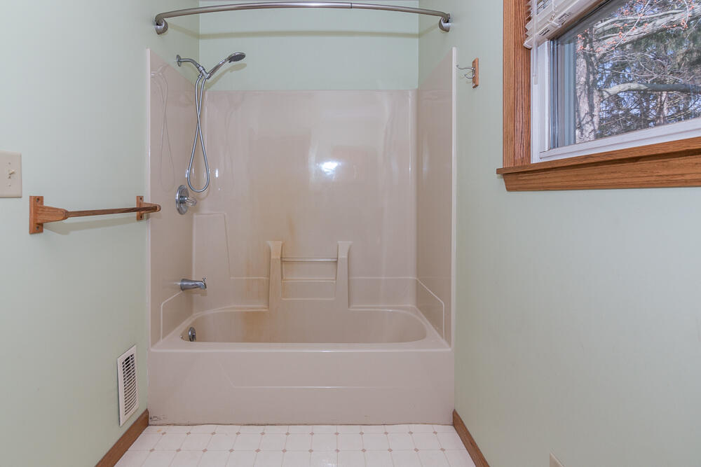 56582 Territorial Road Decatur, MI 49045 - Photo 29 of 46 Hall bath a