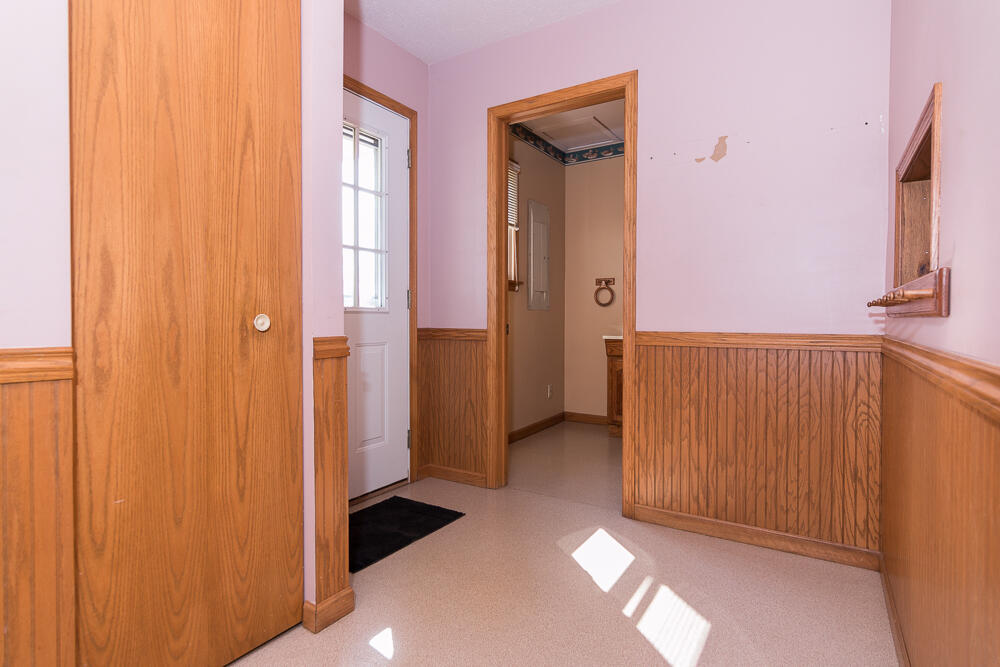56582 Territorial Road Decatur, MI 49045 - Photo 34 of 46 Mud Room