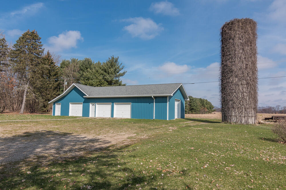 56582 Territorial Road Decatur, MI 49045 - Photo 40 of 46 Pole barn