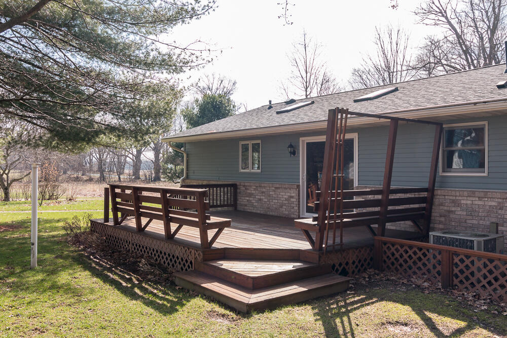 56582 Territorial Road Decatur, MI 49045 - Photo 4 of 46 Deck