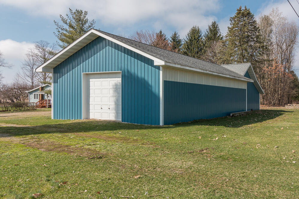 56582 Territorial Road Decatur, MI 49045 - Photo 41 of 46 Pole barn b