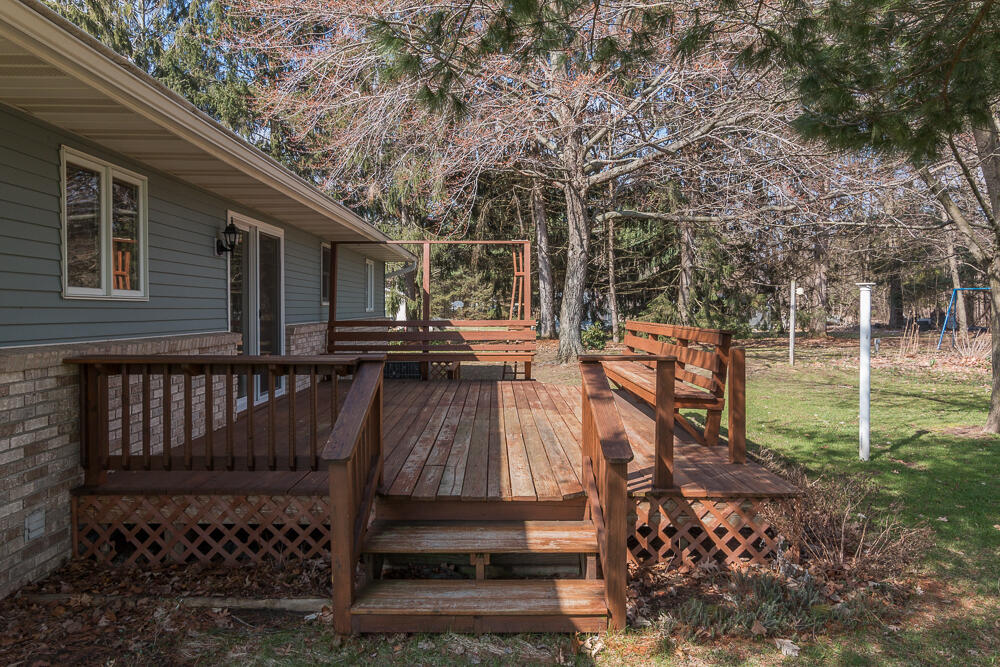 56582 Territorial Road Decatur, MI 49045 - Photo 5 of 46 Deck a