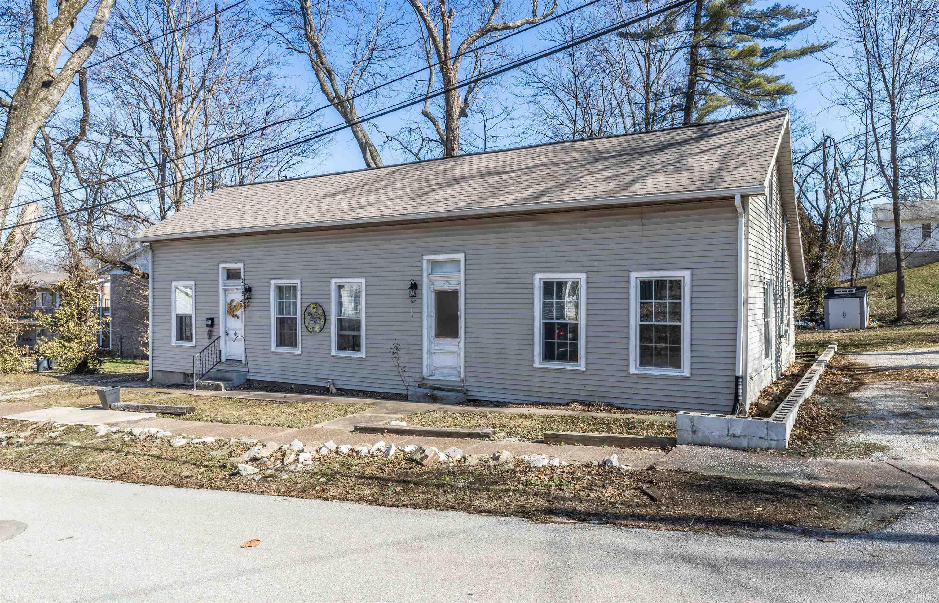 209 Sycamore Street Newburgh, IN 47630 - Photo 3 of 28 Gallery Image 3
