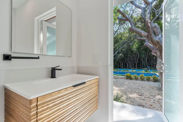 $3,290,000 | 114 Royal Lane, Islamorada, FL 33036