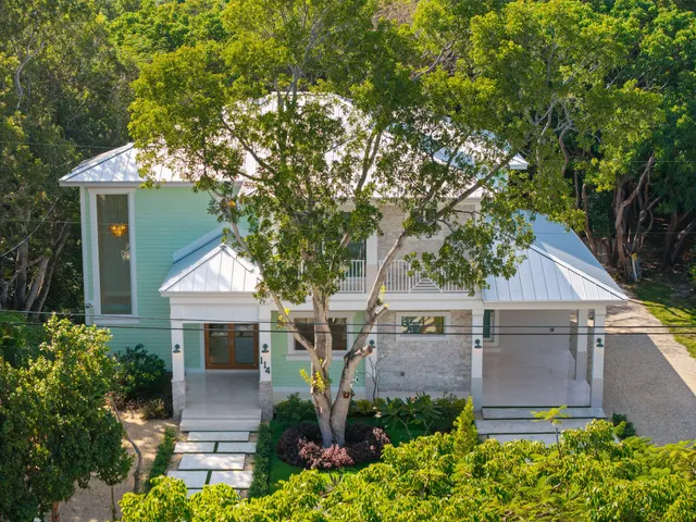 $3,290,000 | 114 Royal Lane, Islamorada, FL 33036