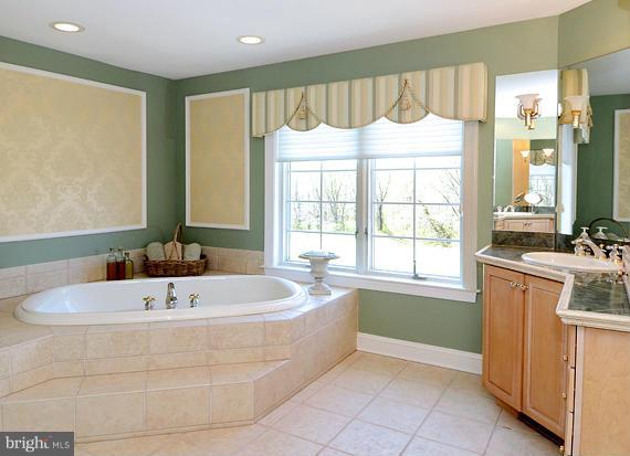 4344 Butler Road Glyndon, MD 21136 - Photo 9 of 17 Bath (Master)