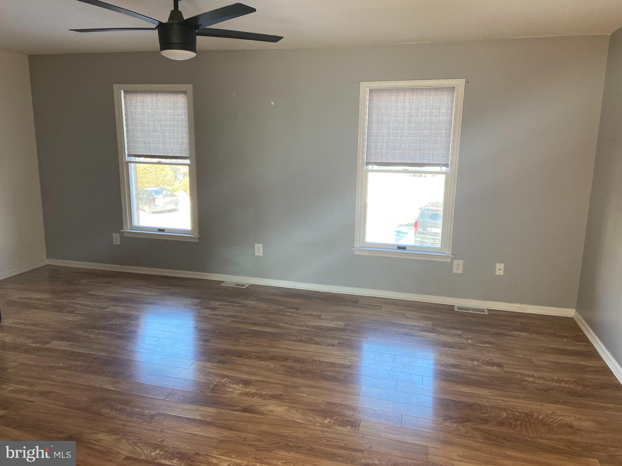 8 Rutherford Place Harpers Ferry, WV 25425 - Photo 2 of 29 Living Room