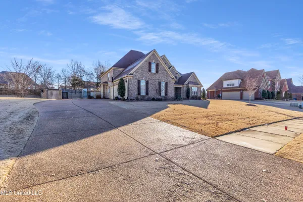 $739,900 | 4114 Dawkins Farm Drive, Olive Branch, MS 38654