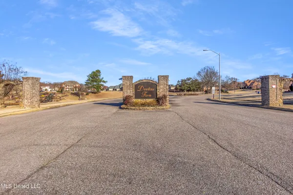 $739,900 | 4114 Dawkins Farm Drive, Olive Branch, MS 38654