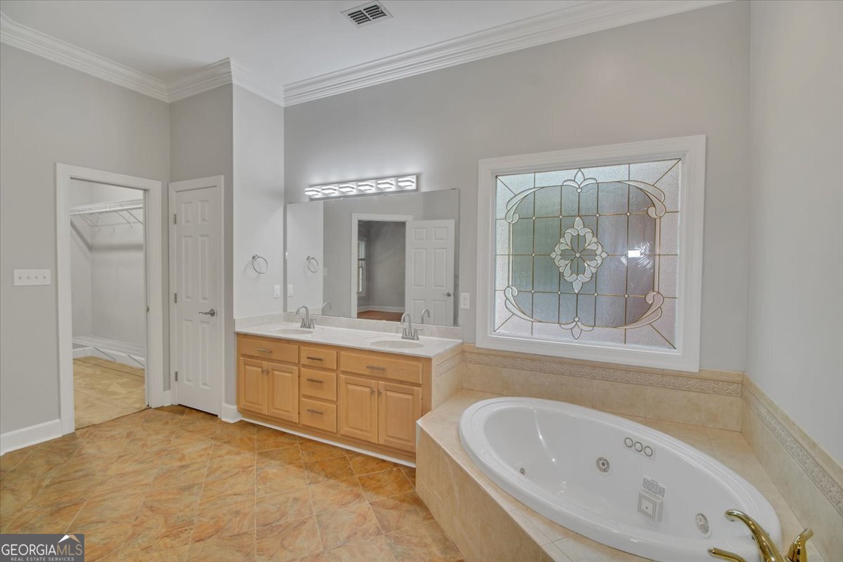 396 Meander Trace Thomasville, GA 31792 - Photo 20 of 50 a bathroom with a bathtub and a sink