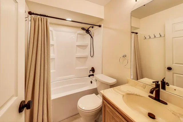 $2,975 | 534 River Front Circle, Unit 604, Naperville, IL 60540