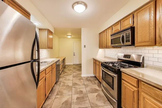 $2,975 | 534 River Front Circle, Unit 604, Naperville, IL 60540