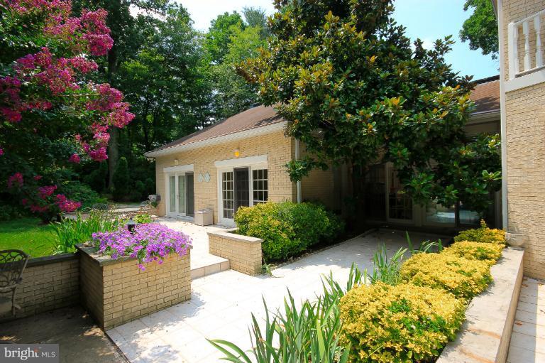11005 Marcliff Road Rockville, MD 20852 - Photo 14 of 29 Exterior (Rear)
