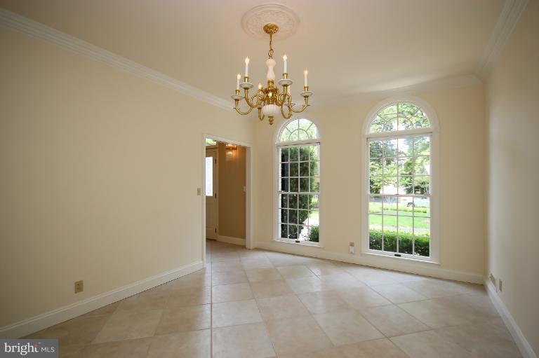 11005 Marcliff Road Rockville, MD 20852 - Photo 18 of 29 Dining Room