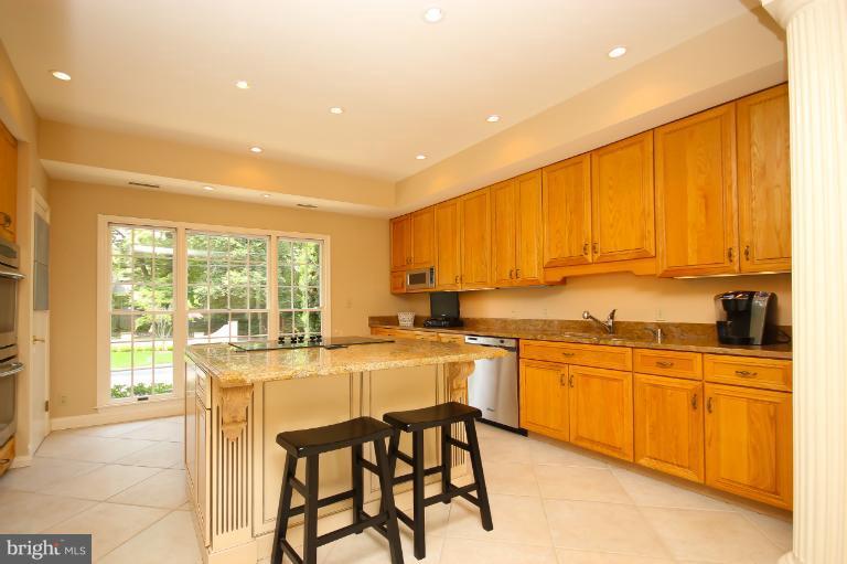 11005 Marcliff Road Rockville, MD 20852 - Photo 8 of 29 Kitchen