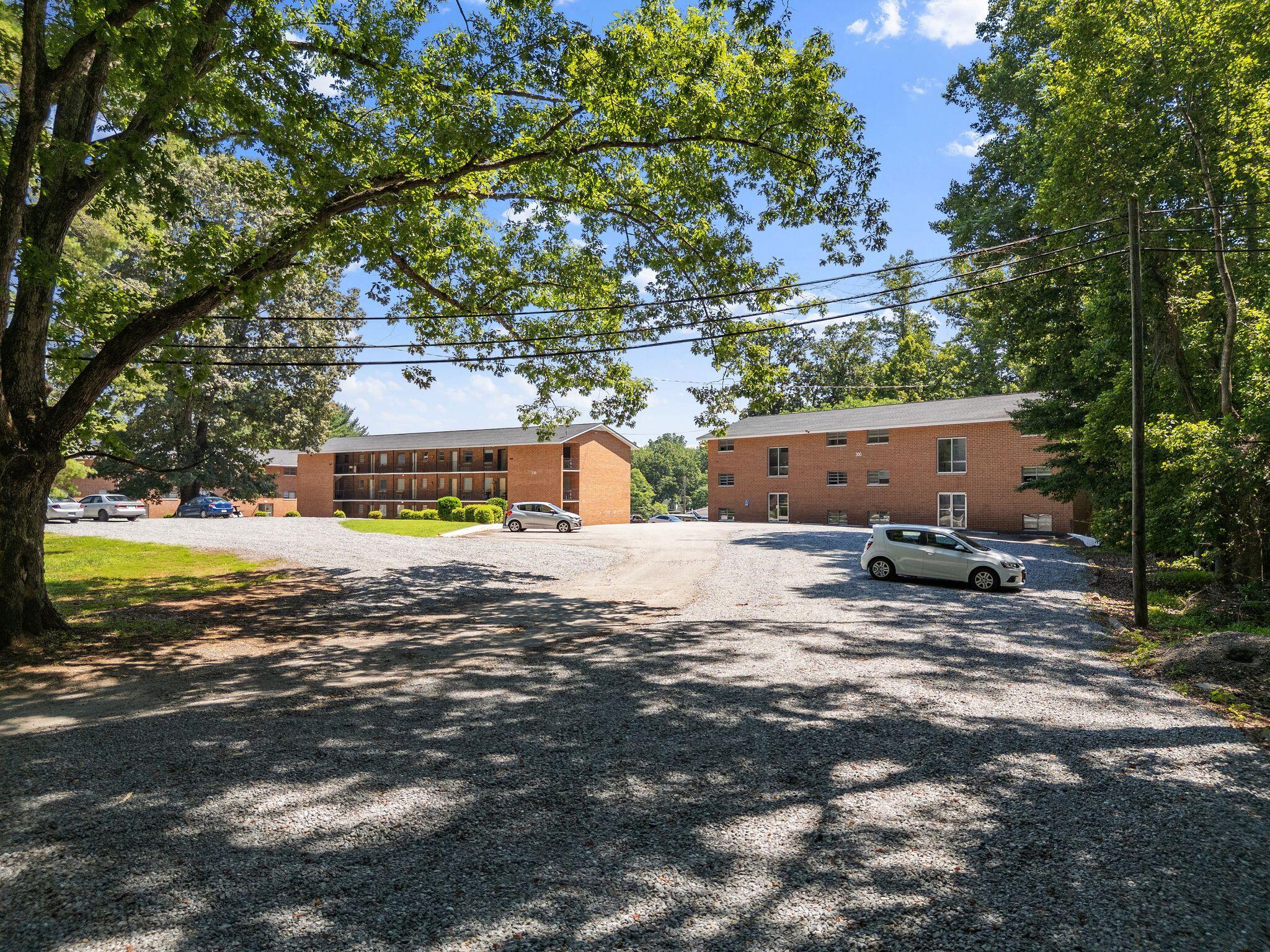 100 Ridgeview Lane Bassett, VA 24055 - Photo 4 of 30 304-Ridgeview Apartments-MFW Media