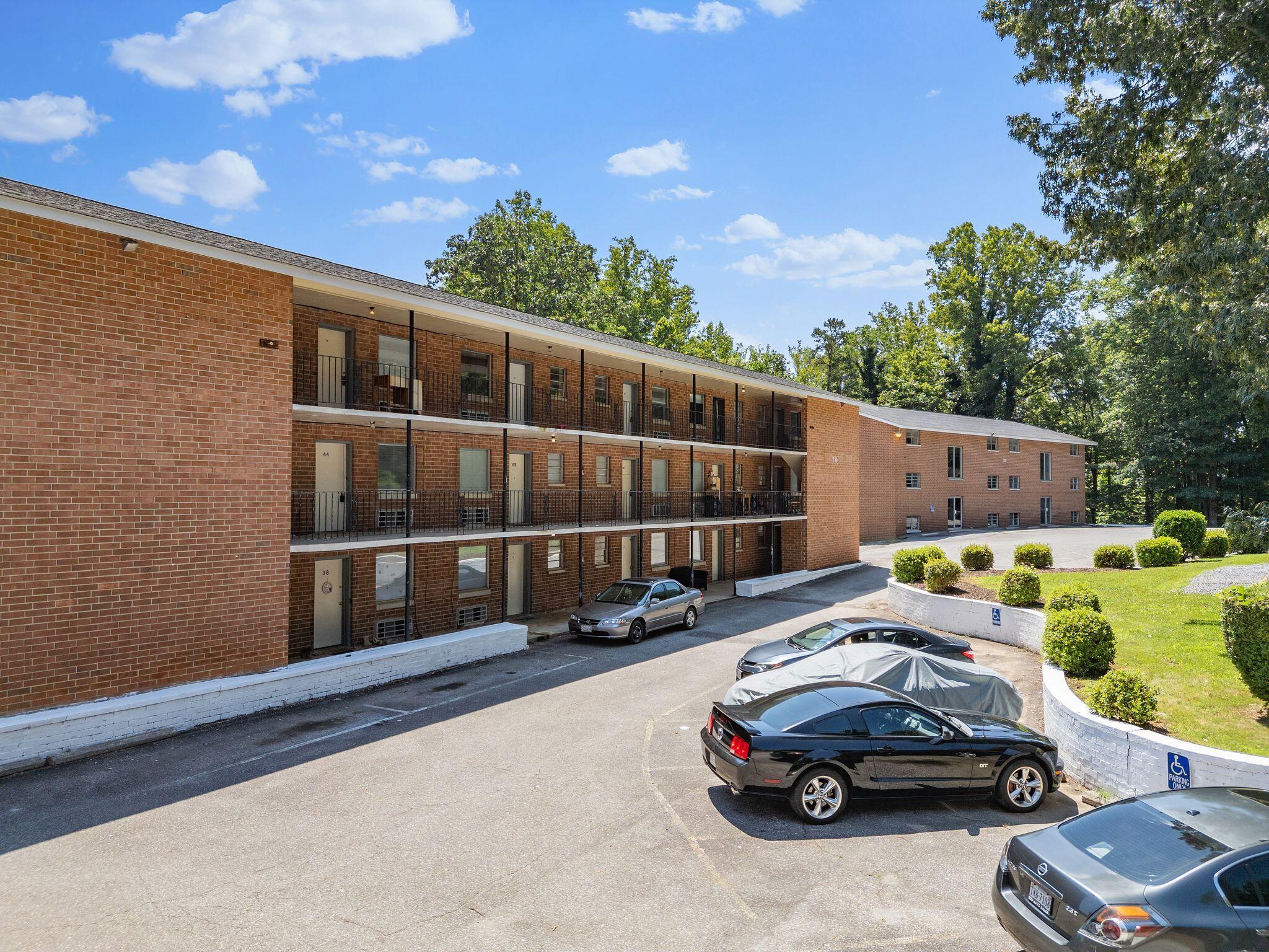 100 Ridgeview Lane Bassett, VA 24055 - Photo 8 of 30 308-Ridgeview Apartments-MFW Media