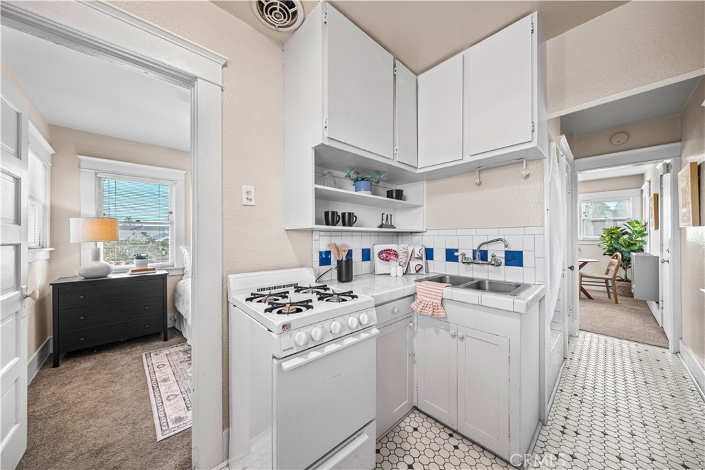347 Euclid Avenue Long Beach, CA 90814 - Photo 31 of 41 a kitchen with a stove a sink and a refrigerator
