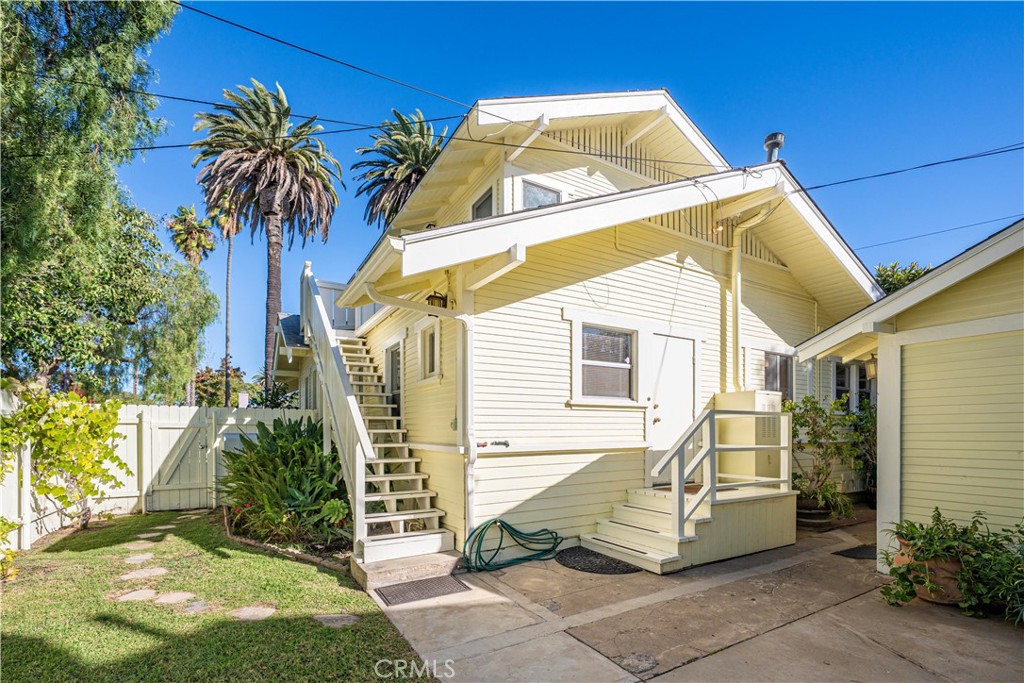 347 Euclid Avenue Long Beach, CA 90814 - Photo 34 of 41 a view of a house with a patio