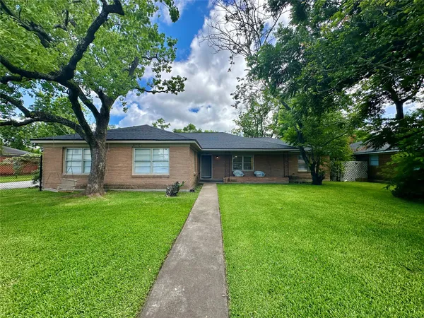 $1,325 | 5720 Parwill Street, Unit 1, Houston, TX 77081