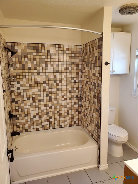 826 North Bowie Street Seguin, TX 78155 - Photo 9 of 9 a bathroom with a bathtub and a toilet