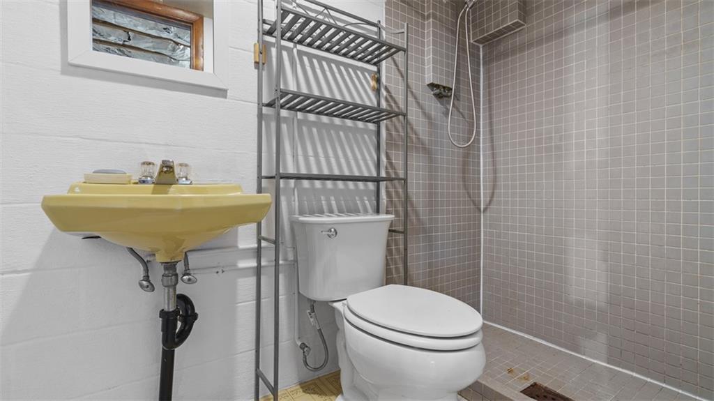 119 Linden Road Canonsburg, PA 15317 - Photo 31 of 41 a bathroom with a sink toilet and shower