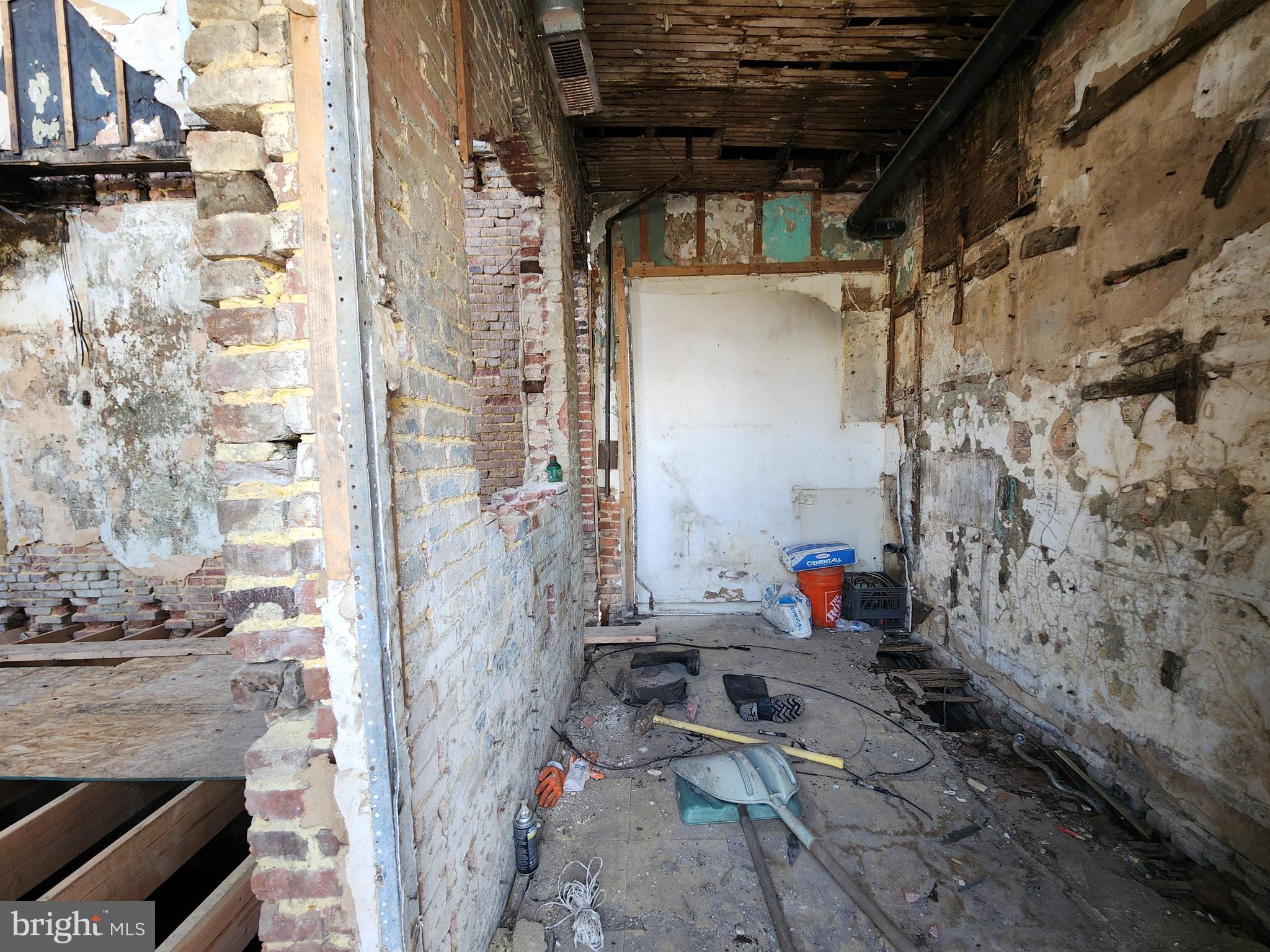 2401 East Biddle Street Baltimore, MD 21213 - Photo 6 of 7 a bathroom with a toilet and shower