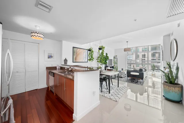 $4,000 | 300 South Biscayne Boulevard, Unit T3604, Miami, FL 33131