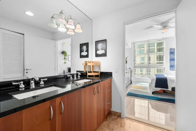 $4,000 | 300 South Biscayne Boulevard, Unit T3604, Miami, FL 33131