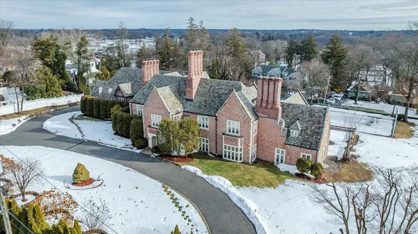 $3,995,000 | 8 Eastway, Bronxville, NY 10708