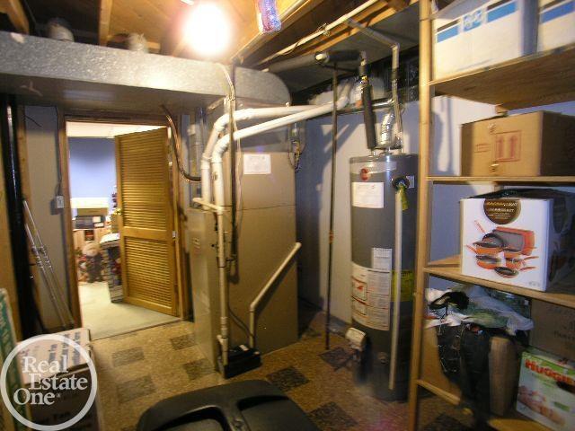 18011 Winsome Road Fraser, MI 48026 - Photo 34 of 38 50097694-33.JPG