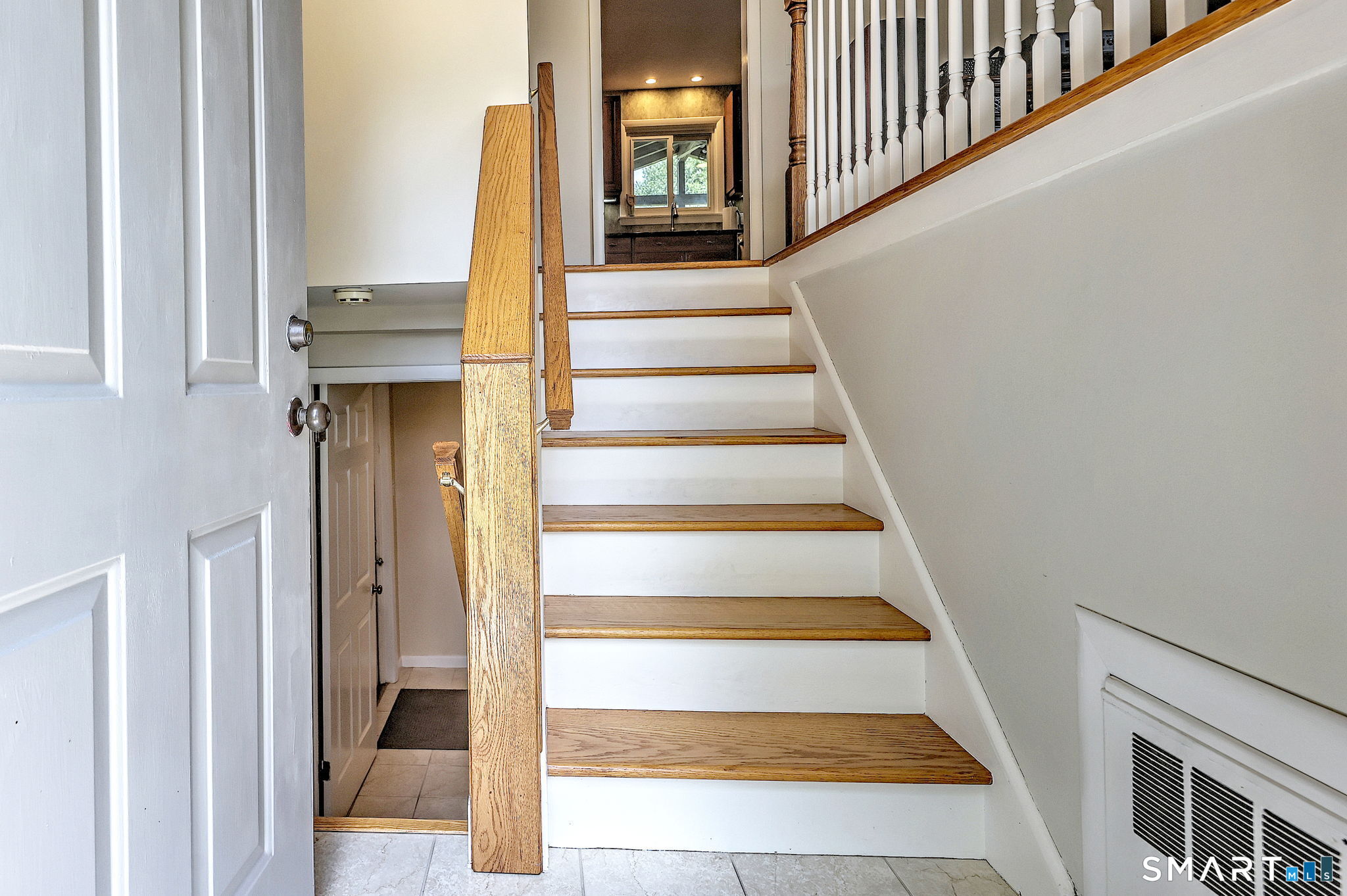 31 Paugussett Road Newtown, CT 06482 - Photo 6 of 40