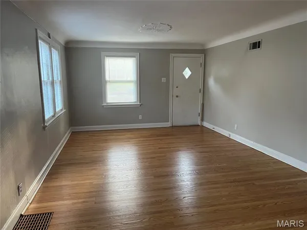 $1,695 | 2521 Cecelia Avenue, Brentwood, MO 63144