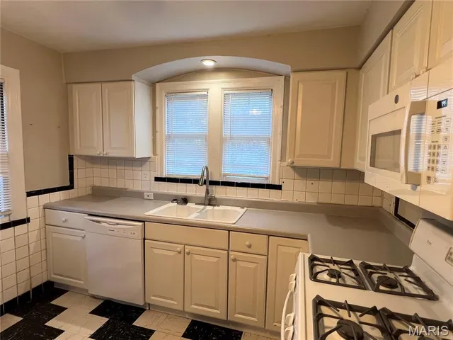 $1,895 | 2521 Cecelia Avenue, Brentwood, MO 63144