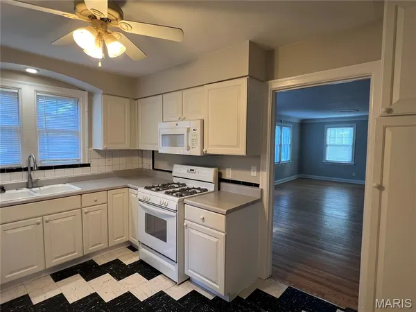 $1,695 | 2521 Cecelia Avenue, Brentwood, MO 63144