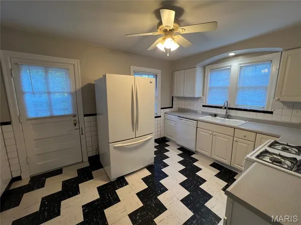 $1,695 | 2521 Cecelia Avenue, Brentwood, MO 63144