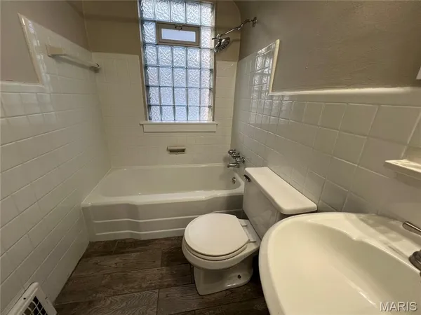 $1,695 | 2521 Cecelia Avenue, Brentwood, MO 63144