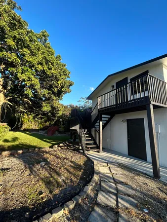 a view of a house with backyard