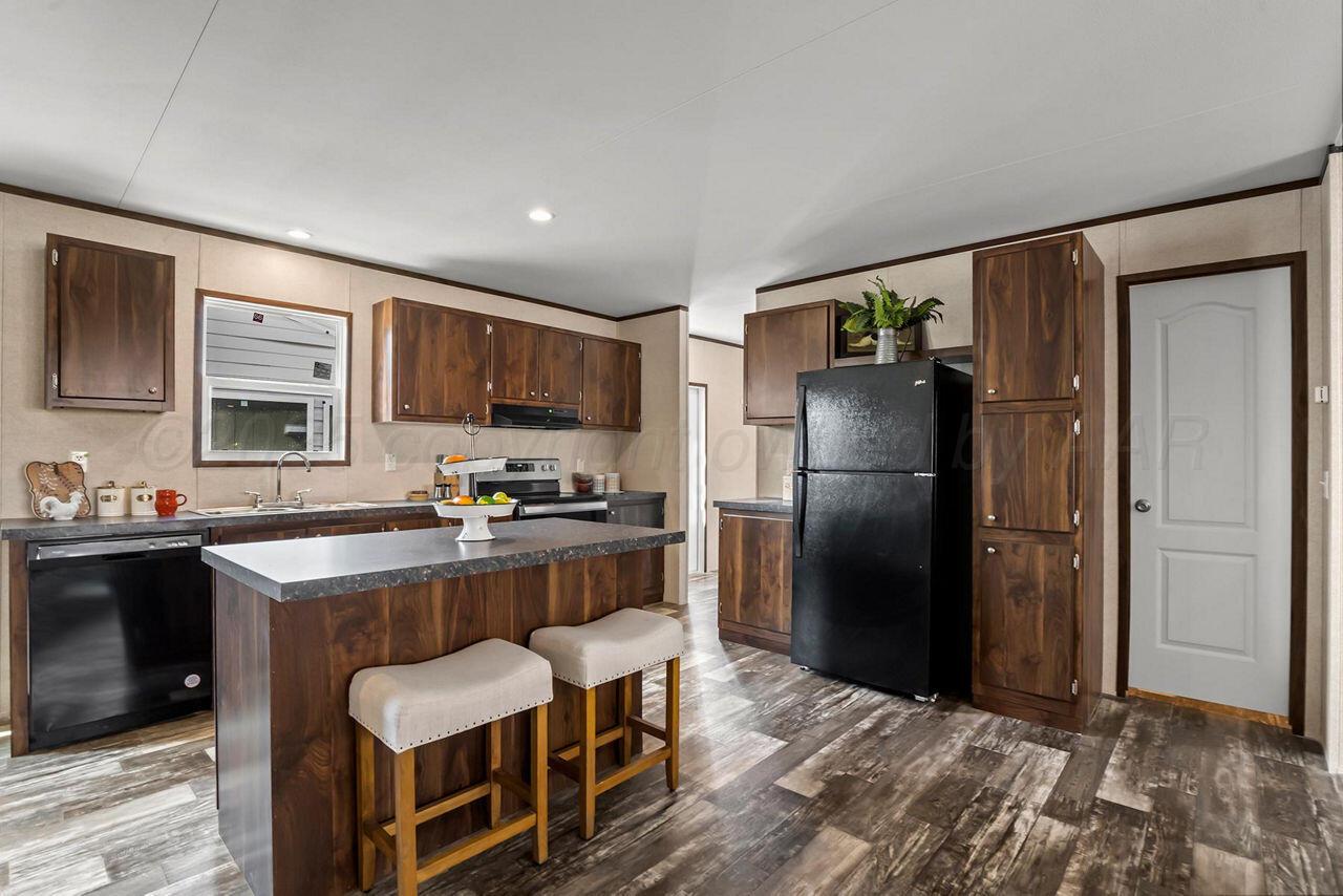 10150 Raven Tree Road Amarillo, TX 79118 - Photo 8 of 17 Kitchen