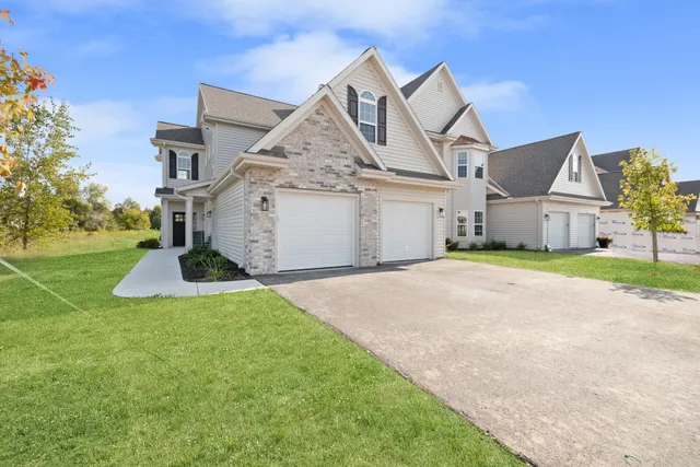 $2,250 | 1844 Woodland Way, Unit 4311, Slinger, WI 53086