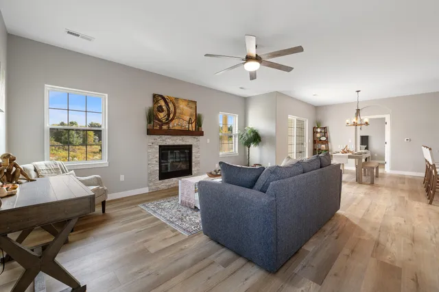 $2,250 | 1844 Woodland Way, Unit 4311, Slinger, WI 53086