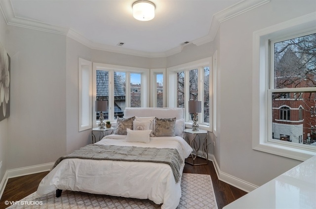 319 East 18th Street Chicago, IL 60616 - Photo 11 of 17 a bedroom with a bed and a window