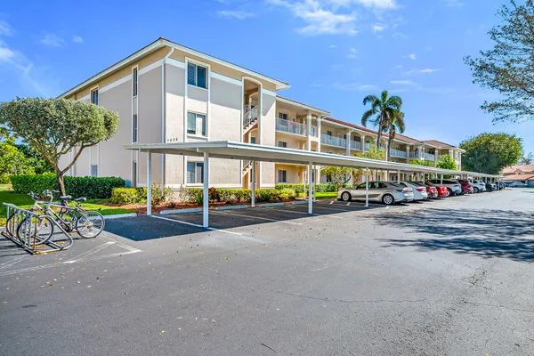 $240,000 | 7025 Dennis Circle, Unit 202, Naples, FL 34104